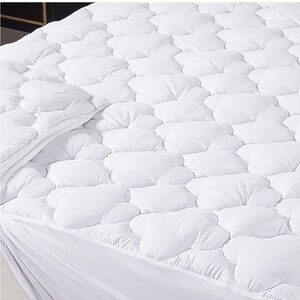 Brand new queen size Mattress Pad - White